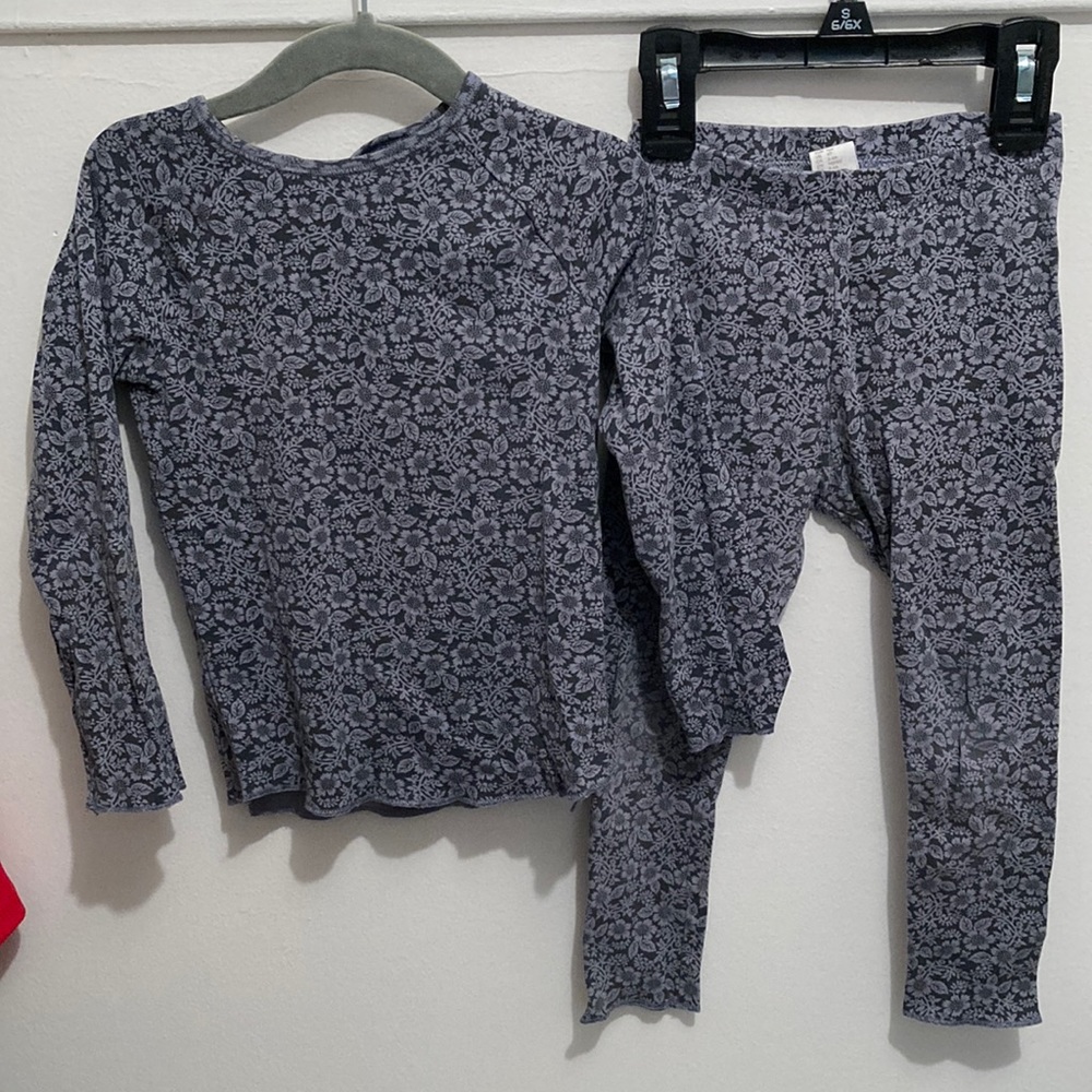 H&M 4T girls lounge set. Pajamas or regular set.